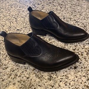 New Frye ankle bootie stitching detail black 5.5